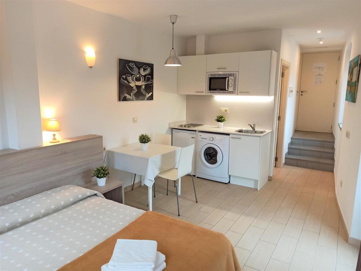 Apartaments Fonda Comerc Torroella De Montgri Bagian luar foto