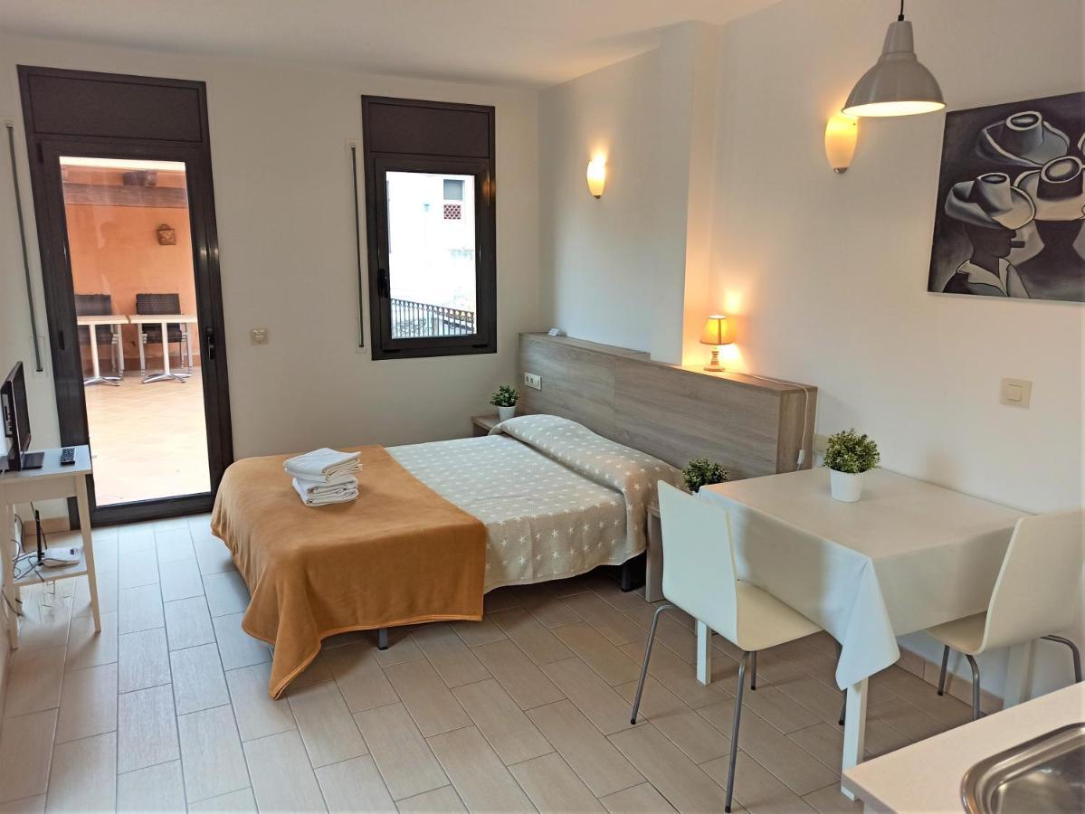 Apartaments Fonda Comerc Torroella De Montgri Bagian luar foto