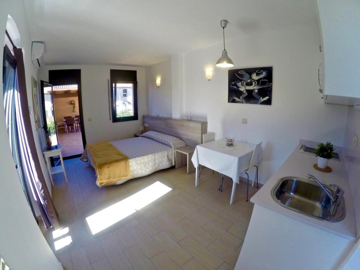 Apartaments Fonda Comerc Torroella De Montgri Bagian luar foto