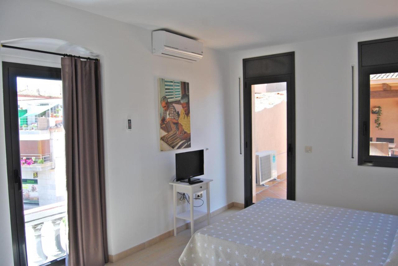 Apartaments Fonda Comerc Torroella De Montgri Bagian luar foto