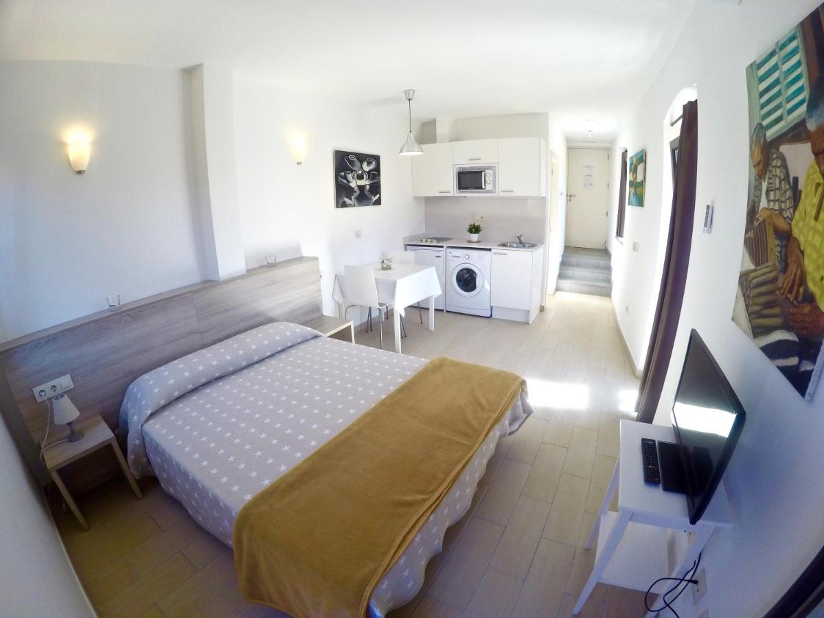 Apartaments Fonda Comerc Torroella De Montgri Bagian luar foto