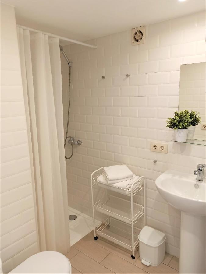 Apartaments Fonda Comerc Torroella De Montgri Bagian luar foto