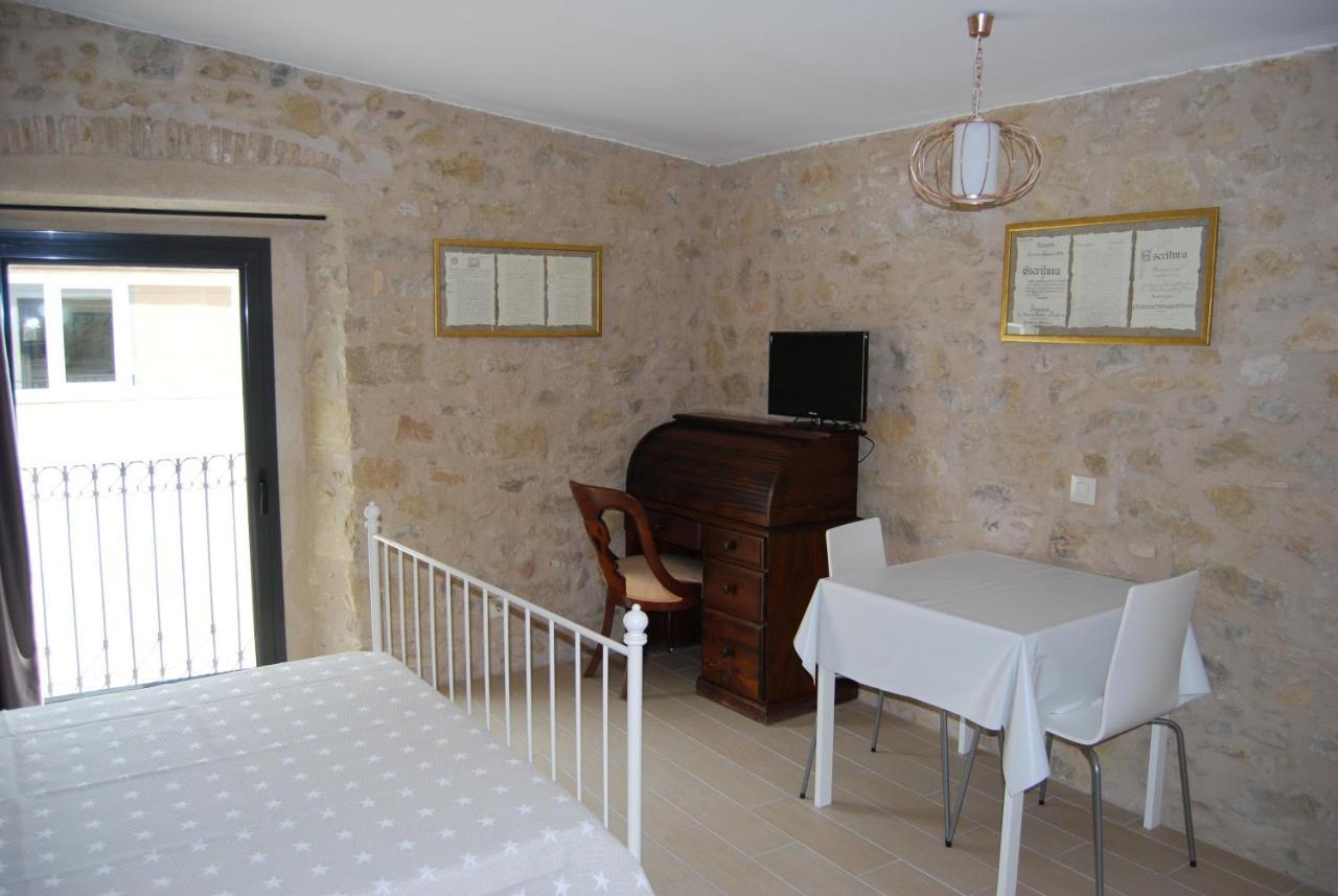 Apartaments Fonda Comerc Torroella De Montgri Bagian luar foto