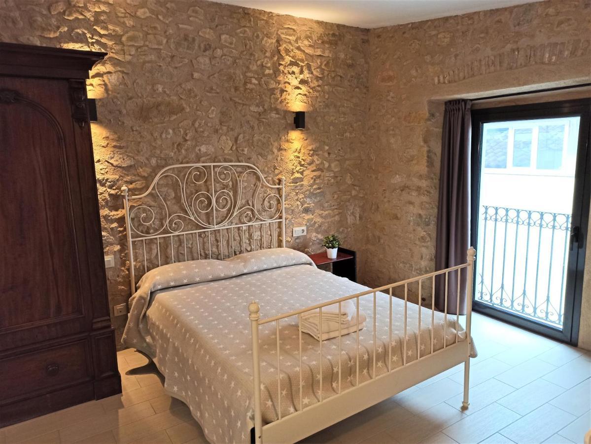 Apartaments Fonda Comerc Torroella De Montgri Bagian luar foto
