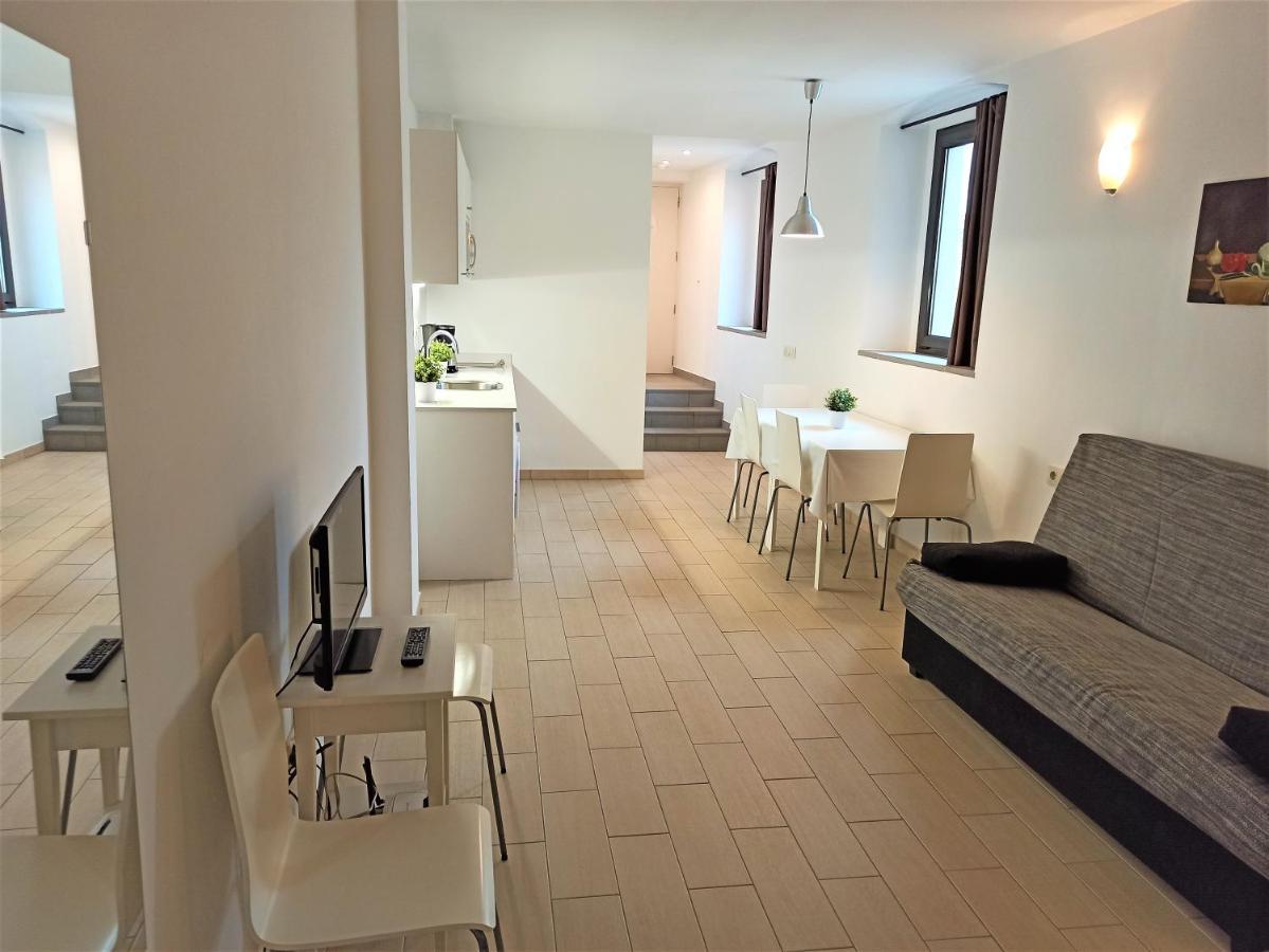 Apartaments Fonda Comerc Torroella De Montgri Bagian luar foto