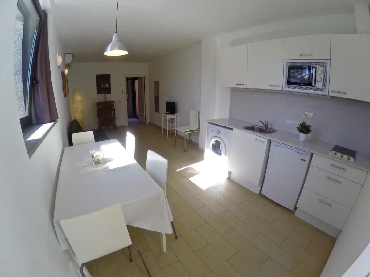 Apartaments Fonda Comerc Torroella De Montgri Bagian luar foto