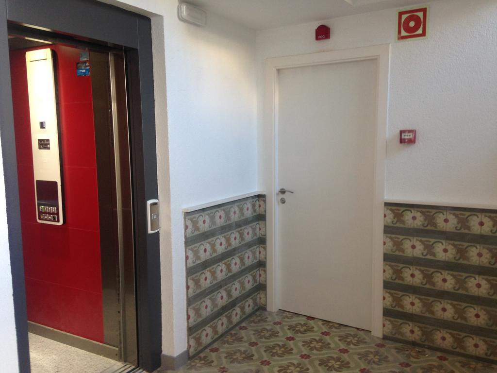 Apartaments Fonda Comerc Torroella De Montgri Bagian luar foto