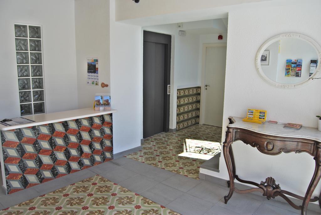 Apartaments Fonda Comerc Torroella De Montgri Bagian luar foto