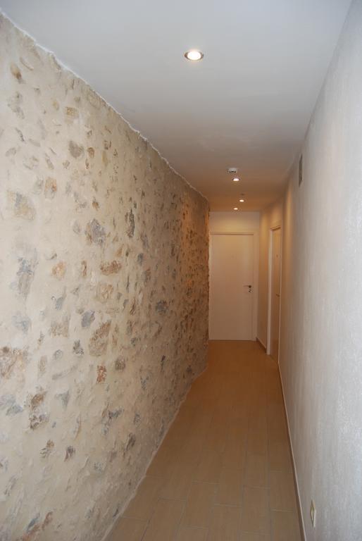 Apartaments Fonda Comerc Torroella De Montgri Bagian luar foto