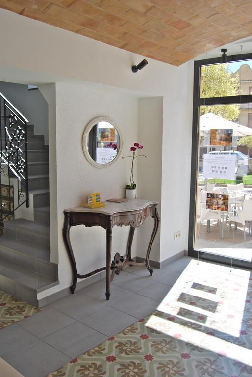 Apartaments Fonda Comerc Torroella De Montgri Bagian luar foto