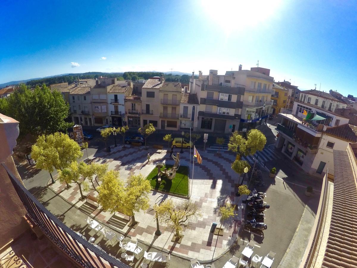 Apartaments Fonda Comerc Torroella De Montgri Bagian luar foto